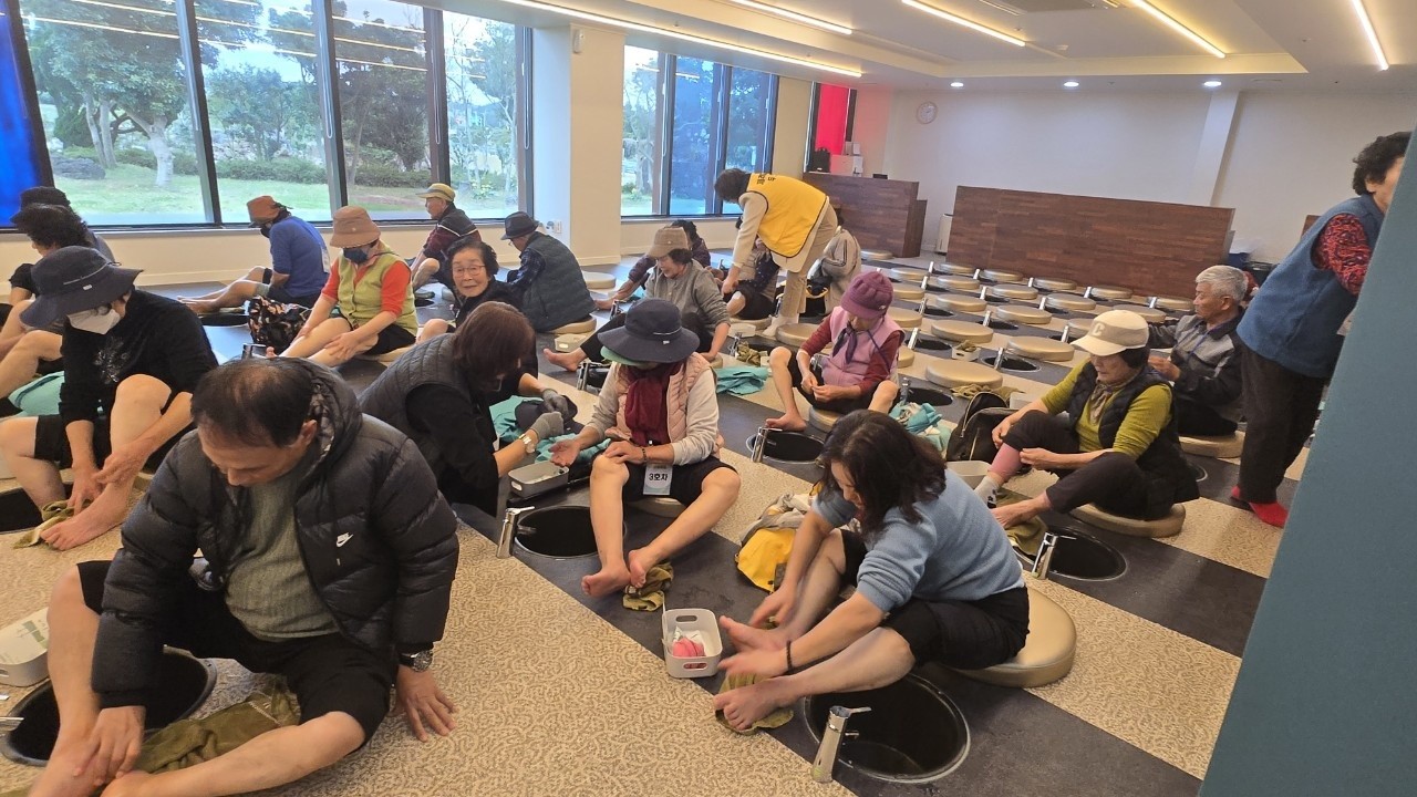 제주대 JNU나눔실천봉사단, "올레길 정화부터 AI 교육까지"… 전공 살린 재능기부로 ’지역 상생‘ 선도