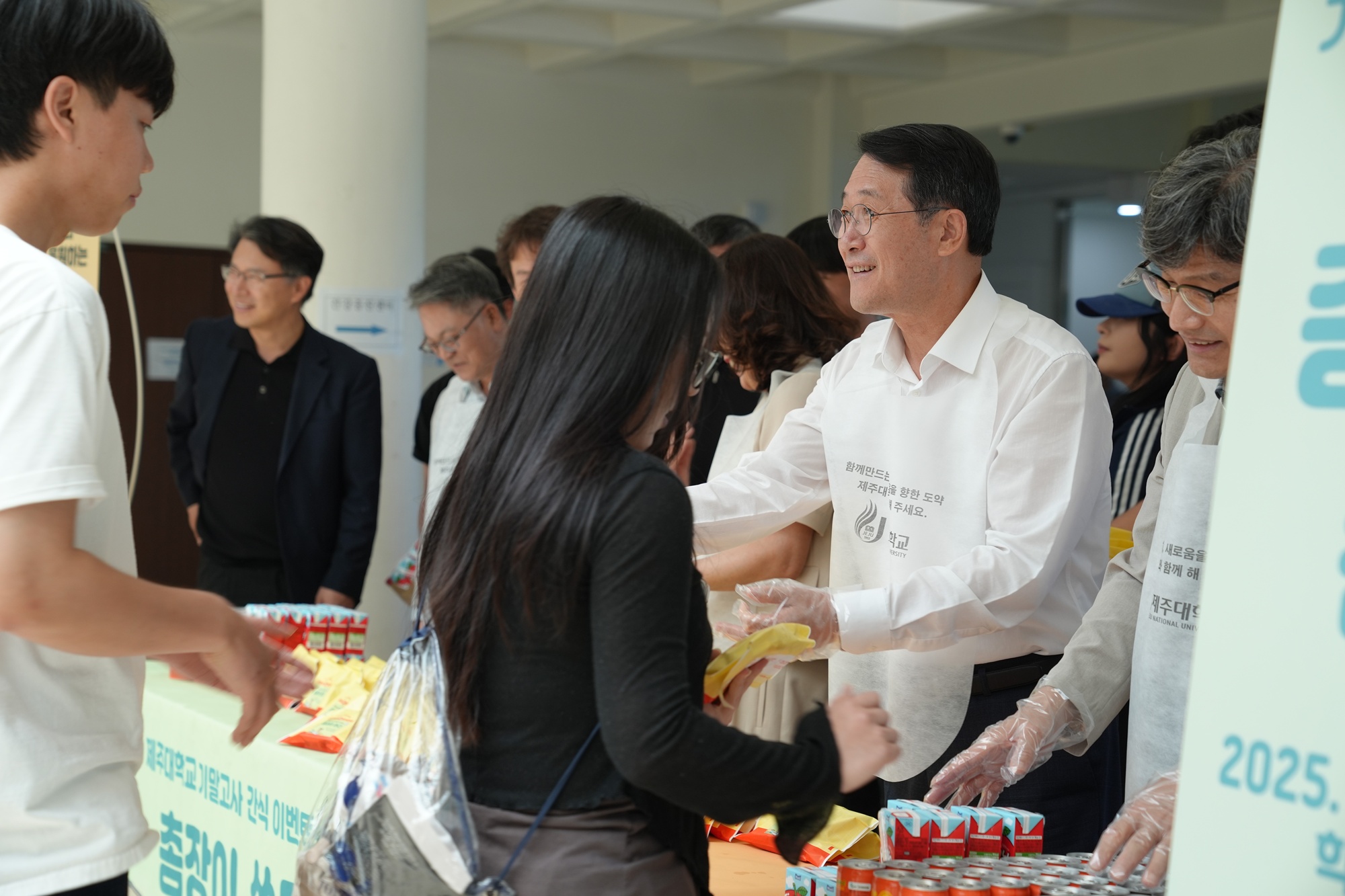 ‘JNU President, Snack King Today!’; Cheering Snack Event