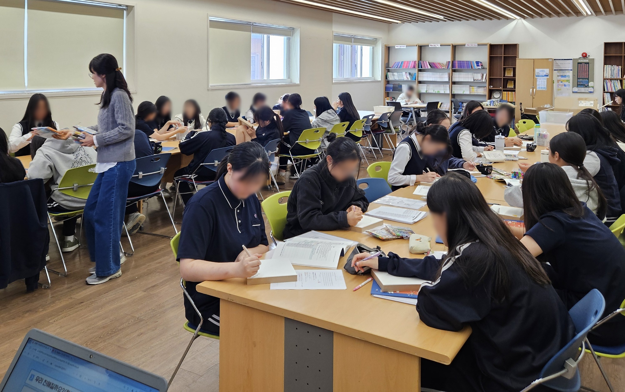 제주대학교 국어문화원, 지역 도서관과 '2025 청소년 문해력 교실' 마무리