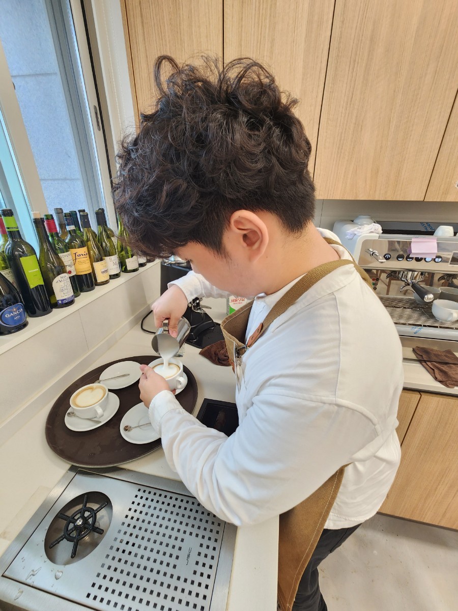 ‘A Cup of Dreams, a Step Toward Growth’; JNU Student Kim Seong-hun’s  Barista License Challenge