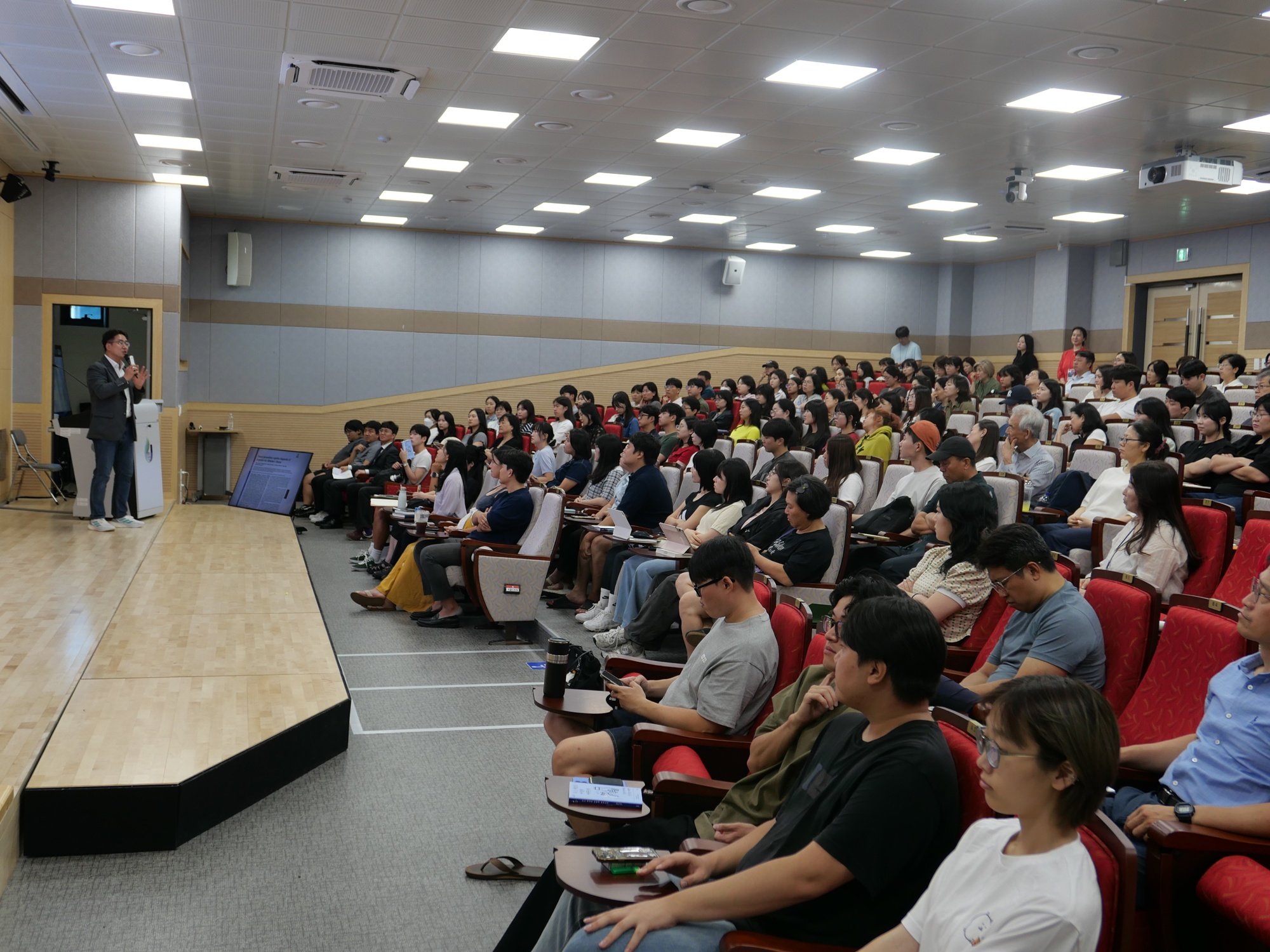 제주대학교 중앙도서관, 장동선 박사 초청 ‘AI는 세상을 어떻게 바꾸는가’ 북토크 성황리 개최