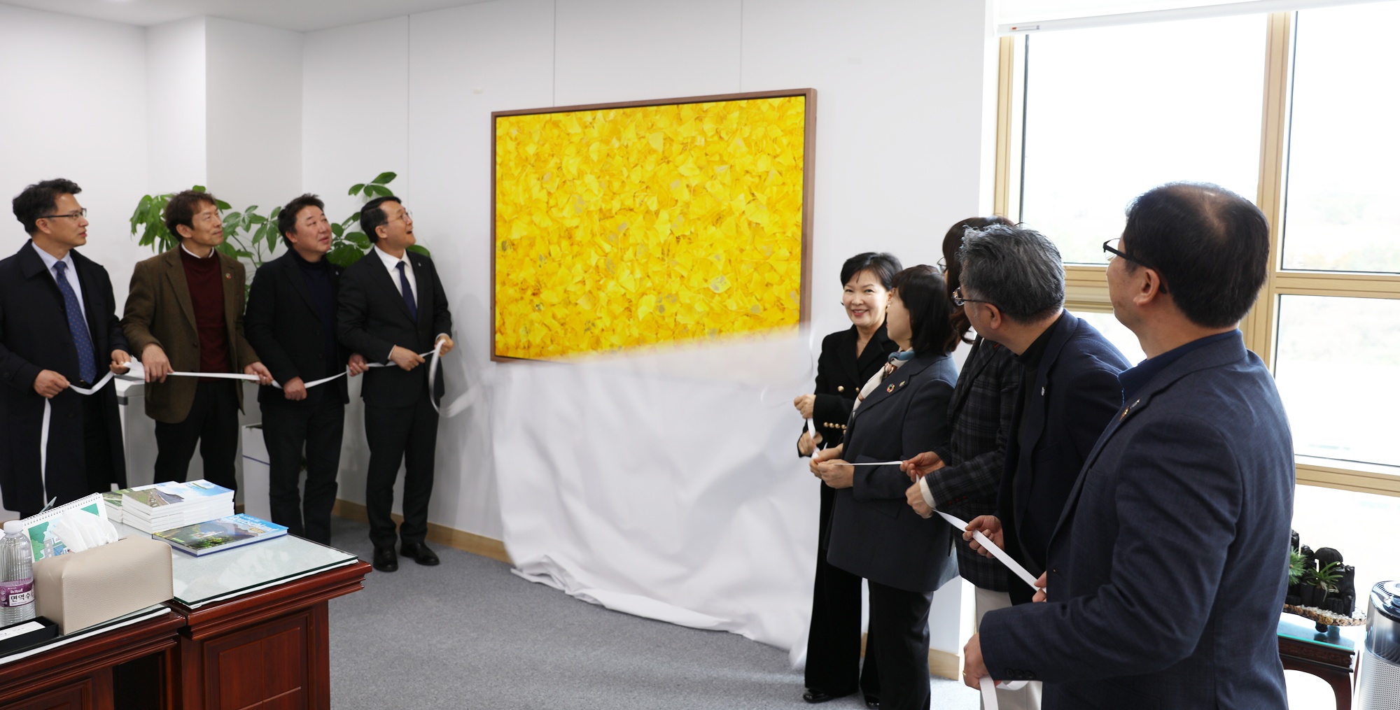 “노란 은행잎, 양귀비 꽃잎... 대자연의 찰나” 서양화가 이영수 작가, 제주대에 미술작품 기증