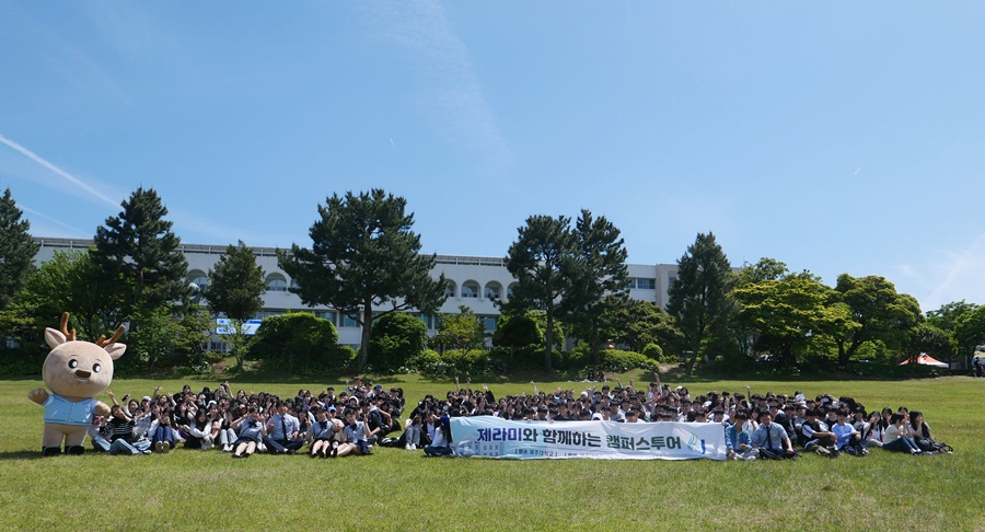 Open JNU Campus Tour for Middle and High School Students