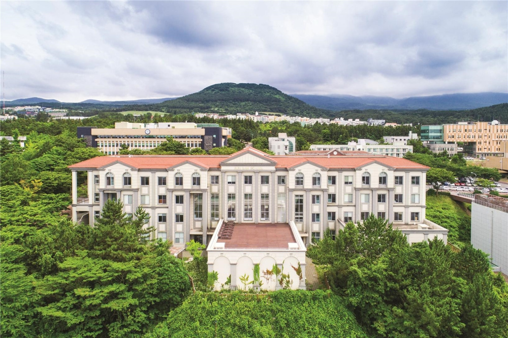 School of Law Advanced Leadership Program recruits first students