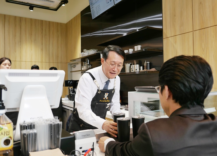 JNU, 'A Cafe Ra', Harmony with Equality