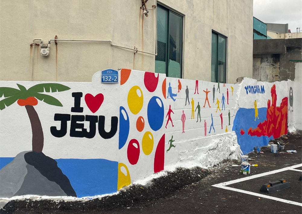 제주대, ‘벽화그리기 봉사’로 옛 도심 재생 지원 2.jpg